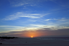 Ameland-Holland: Sonnen und Wolkenspiel am nördlichen Strand von Ameland.