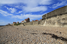 Audresselles-Frankreich<br />Der grobe Kieselstrand erstreckt sich bis zum Nachbarort Ambleteuse.