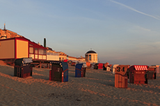 Borkum: Sonnenuntergang am Nordstrand, ein Fest der Farben..