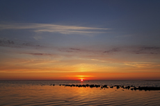 Borkum: Sonnenuntergang am Nordstrand, ein Fest der Farben.