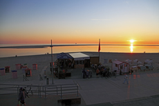 Borkum: Sonnenuntergang am Nordstrand, ein Fest der Farben.