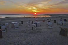 Borkum: Sonnenuntergang über den Nordstrand.