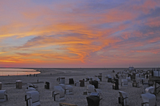 Borkum: Sonnenuntergang über den Nordstrand.