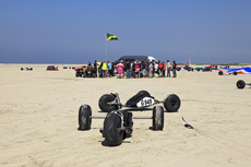 Borkum: Deutsche Meisterschaft im Kitebuggy am Nordstrand.