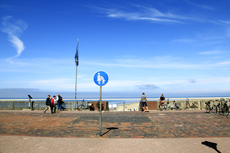 Borkum: Der Blick von der Jann-Berghaus-Straße auf den Nordstrand.