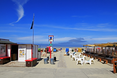 Borkum: Der Nordstrand, Hinweisschilder führen zum richtigen Strandabschnitt.