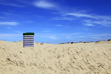 Borkum: Noch steht das Strandzelt einsam und verlassen am Nordstrand.