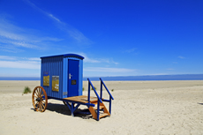 Borkum: Hier dient der Badekarre als Treffpunkt für Führungen über den Oststrand.