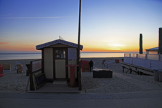 Borkum: Sonnenuntergang am Nordstrand, ein Fest der Farben.