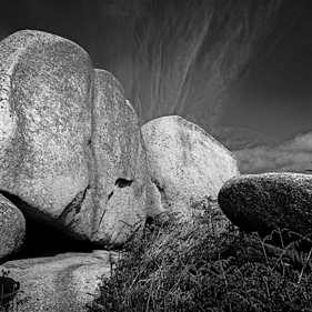 Die Bretagne: ein anderer Blick - un regard différent: Tregastel, Côte de Granit Rose - die Rosa Granit Küste. Die Côte de Granit Rose ist wegen ihrer vielfältigen Felsformationen eine der schönsten Gegenden der Bretagne.