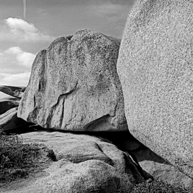 Die Bretagne: ein anderer Blick - un regard différent: Tregastel, Côte de Granit Rose - die Rosa Granit Küste. Die Côte de Granit Rose ist wegen ihrer vielfältigen Felsformationen eine der schönsten Gegenden der Bretagne.