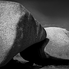 Die Bretagne: ein anderer Blick - un regard différent: Tregastel, Côte de Granit Rose - die Rosa Granit Küste. Die Côte de Granit Rose ist wegen ihrer vielfältigen Felsformationen eine der schönsten Gegenden der Bretagne.