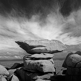 Die Bretagne: ein anderer Blick - un regard différent: Tregastel, Côte de Granit Rose - die Rosa Granit Küste. Die Côte de Granit Rose ist wegen ihrer vielfältigen Felsformationen eine der schönsten Gegenden der Bretagne.