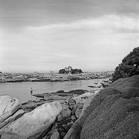 Die Bretagne: ein anderer Blick - un regard différent: Tregastel, Côte de Granit Rose - die Rosa Granit Küste. Die Côte de Granit Rose ist wegen ihrer vielfältigen Felsformationen eine der schönsten Gegenden der Bretagne.