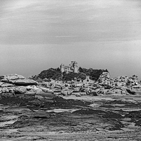 Die Bretagne: ein anderer Blick - un regard différent: Tregastel, Côte de Granit Rose - die Rosa Granit Küste. Die Côte de Granit Rose ist wegen ihrer vielfältigen Felsformationen eine der schönsten Gegenden der Bretagne.