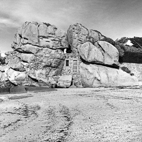 Die Bretagne: ein anderer Blick - un regard différent: Tregastel, Côte de Granit Rose - die Rosa Granit Küste. Die Côte de Granit Rose ist wegen ihrer vielfältigen Felsformationen eine der schönsten Gegenden der Bretagne.