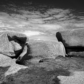 Die Bretagne: ein anderer Blick - un regard différent: Tregastel, Côte de Granit Rose - die Rosa Granit Küste. Die Côte de Granit Rose ist wegen ihrer vielfältigen Felsformationen eine der schönsten Gegenden der Bretagne.