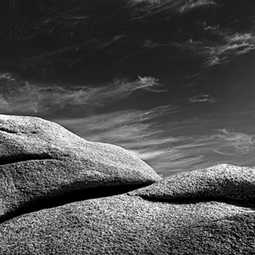 Die Bretagne: ein anderer Blick - un regard différent: Tregastel, Côte de Granit Rose - die Rosa Granit Küste. Die Côte de Granit Rose ist wegen ihrer vielfältigen Felsformationen eine der schönsten Gegenden der Bretagne.