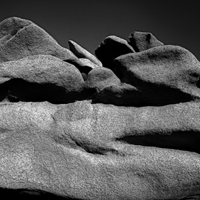 Die Bretagne: ein anderer Blick - un regard différent: Tregastel, Côte de Granit Rose - die Rosa Granit Küste. Die Côte de Granit Rose ist wegen ihrer vielfältigen Felsformationen eine der schönsten Gegenden der Bretagne.