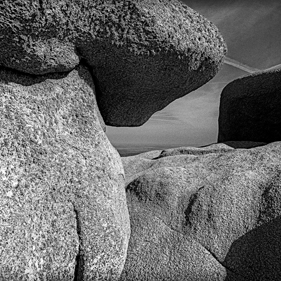 Die Bretagne: ein anderer Blick - un regard différent: Tregastel, Côte de Granit Rose - die Rosa Granit Küste. Die Côte de Granit Rose ist wegen ihrer vielfältigen Felsformationen eine der schönsten Gegenden der Bretagne.