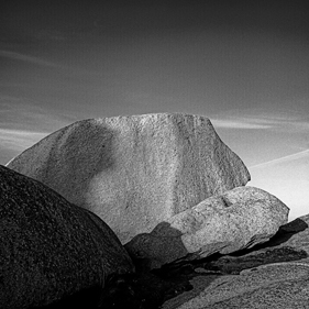 Die Bretagne: ein anderer Blick - un regard différent: Tregastel, Côte de Granit Rose - die Rosa Granit Küste. Die Côte de Granit Rose ist wegen ihrer vielfältigen Felsformationen eine der schönsten Gegenden der Bretagne.