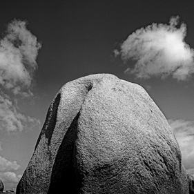 Die Bretagne: ein anderer Blick - un regard différent: Tregastel, Côte de Granit Rose - die Rosa Granit Küste. Die Côte de Granit Rose ist wegen ihrer vielfältigen Felsformationen eine der schönsten Gegenden der Bretagne.