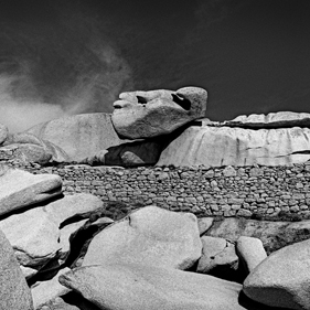 Die Bretagne: ein anderer Blick - un regard différent: Ploumanach, Côte de Granit Rose - die Rosa Granit Küste. Die Côte de Granit Rose ist wegen ihrer vielfältigen Felsformationen eine der schönsten Gegenden der Bretagne.