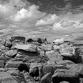 Die Bretagne: ein anderer Blick - un regard différent: Tregastel, Côte de Granit Rose - die Rosa Granit Küste. Die Côte de Granit Rose ist wegen ihrer vielfältigen Felsformationen eine der schönsten Gegenden der Bretagne.