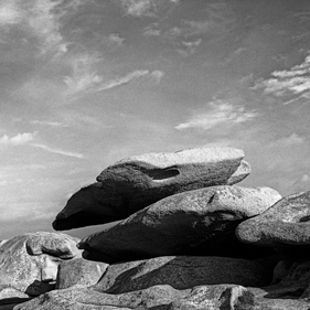 Die Bretagne: ein anderer Blick - un regard différent: Tregastel, Côte de Granit Rose - die Rosa Granit Küste. Die Côte de Granit Rose ist wegen ihrer vielfältigen Felsformationen eine der schönsten Gegenden der Bretagne.