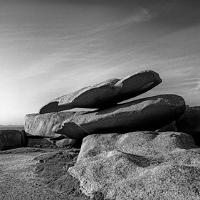 Die Bretagne: ein anderer Blick - un regard différent: Tregastel, Côte de Granit Rose - die Rosa Granit Küste. Die Côte de Granit Rose ist wegen ihrer vielfältigen Felsformationen eine der schönsten Gegenden der Bretagne.