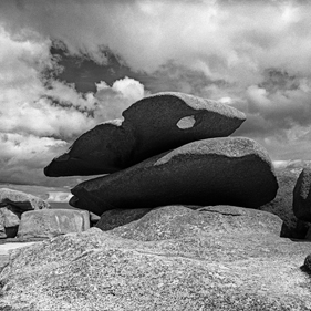 Die Bretagne: ein anderer Blick - un regard différent: Tregastel, Côte de Granit Rose - die Rosa Granit Küste. Die Côte de Granit Rose ist wegen ihrer vielfältigen Felsformationen eine der schönsten Gegenden der Bretagne.