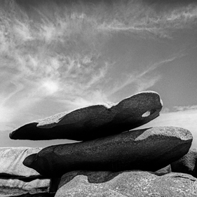 Die Bretagne: ein anderer Blick - un regard différent: Tregastel, Côte de Granit Rose - die Rosa Granit Küste. Die Côte de Granit Rose ist wegen ihrer vielfältigen Felsformationen eine der schönsten Gegenden der Bretagne.