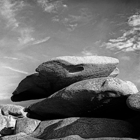 Die Bretagne: ein anderer Blick - un regard différent: Tregastel, Côte de Granit Rose - die Rosa Granit Küste. Die Côte de Granit Rose ist wegen ihrer vielfältigen Felsformationen eine der schönsten Gegenden der Bretagne.