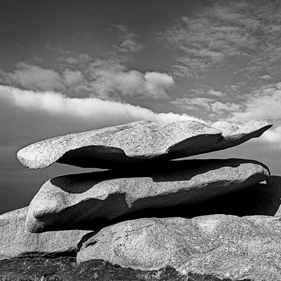 Die Bretagne: ein anderer Blick - un regard différent: Tregastel, Côte de Granit Rose - die Rosa Granit Küste. Die Côte de Granit Rose ist wegen ihrer vielfältigen Felsformationen eine der schönsten Gegenden der Bretagne.