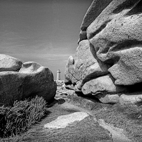 Die Bretagne: ein anderer Blick - un regard différent: Tregastel, Côte de Granit Rose - die Rosa Granit Küste. Die Côte de Granit Rose ist wegen ihrer vielfältigen Felsformationen eine der schönsten Gegenden der Bretagne.