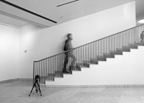 Körperbewegungen im Raum: „Das Bewegliche ist primär das Kunstwerk und der Mensch. Innerhalb von Architektur.” Hans Hollein (1934 - 2014)