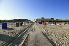 Juist-Töwerland: Strandkörbe, die bunte Vielfalt am Juister Endlosstrand.