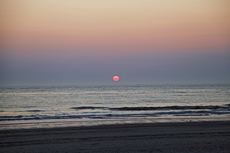 Norderney: DIE Thalassoinsel. Die Sonnenuntergänge am Weststrand. Ein Fest der Farben am Horizont.