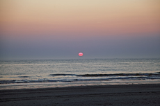 Norderney: DIE Thalassoinsel. Die Sonnenuntergänge am Weststrand. Ein Fest der Farben am Horizont.