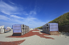 Norderney: DIE Thalassoinsel. Strandkörbe am Nordstrand.