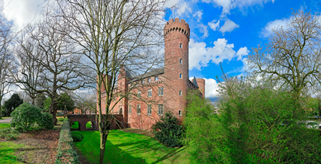 Der Niederrhein: Frühling – Panoramablick 180 Grad. Kempen - Die Burg. Panoramagröße: 91x46 cm / 300dpi