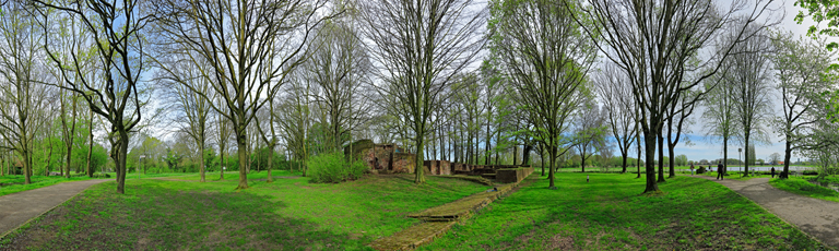 Der Niederrhein:Frühling – Panoramablick 180 Grad. Burg Wachtendonk. Panoramagröße: 171x51 cm / 300dpi