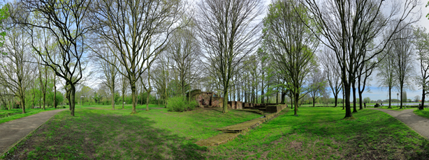 Der Niederrhein:Frühling – Panoramablick 180 Grad. Burg Wachtendonk. Panoramagröße: 139x52 cm / 300dpi