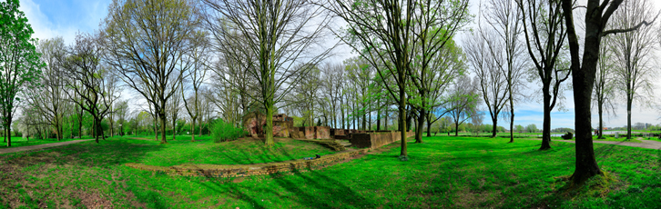 Der Niederrhein:Frühling – Panoramablick 180 Grad. Burg Wachtendonk. Panoramagröße: 157x49 cm / 300dpi