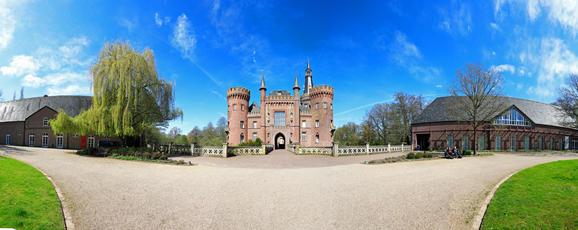 Der Niederrhein: Frühling – Panoramablick 180 Grad. Kleve - Schloss Moyland. Panoramagröße: 129x51 cm / 300dpi