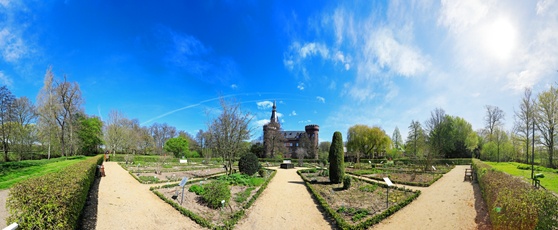 Der Niederrhein:Frühling – Panoramablick 180 Grad. Kleve - Schloss Moyland. Panoramagröße: 133x54 cm / 300dpi