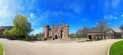 Der Niederrhein: Frühling – Panoramablick 180 Grad. Kleve - Schloss Moyland. Panoramagröße: 119x53 cm / 300dpi