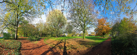 Der Niederrhein:Herbst – Panoramablick 180 Grad. Kempen: East Cambridgeshire Park. Panoramagröße: 129x51 cm / 300dpi