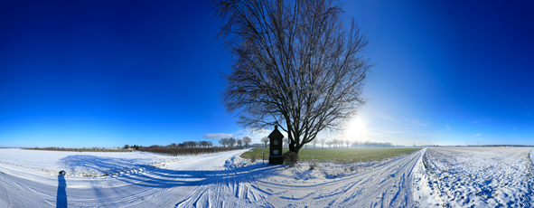 Der Niederrhein: Winter – Panoramablick 180 Grad. Vorst: Der Gotthardus-Kreuzweg. Panoramagröße: 155x60 cm / 300dpi