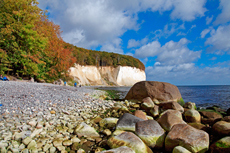 Kreidefelsen Rügen - der Hochuferweg. Die kleine Reise beginnt in Sassnitz über die Strandwegvariante bis zum letztmöglichen Strandaufstieg am Kieler Ufer.